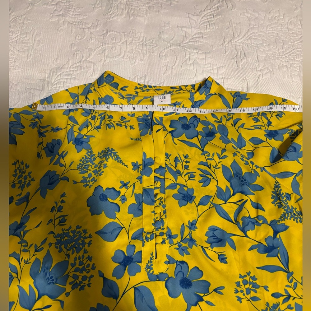 Cabi midi floral print dress, round collar self tie with elastic sleeves. - Picture 7 of 13